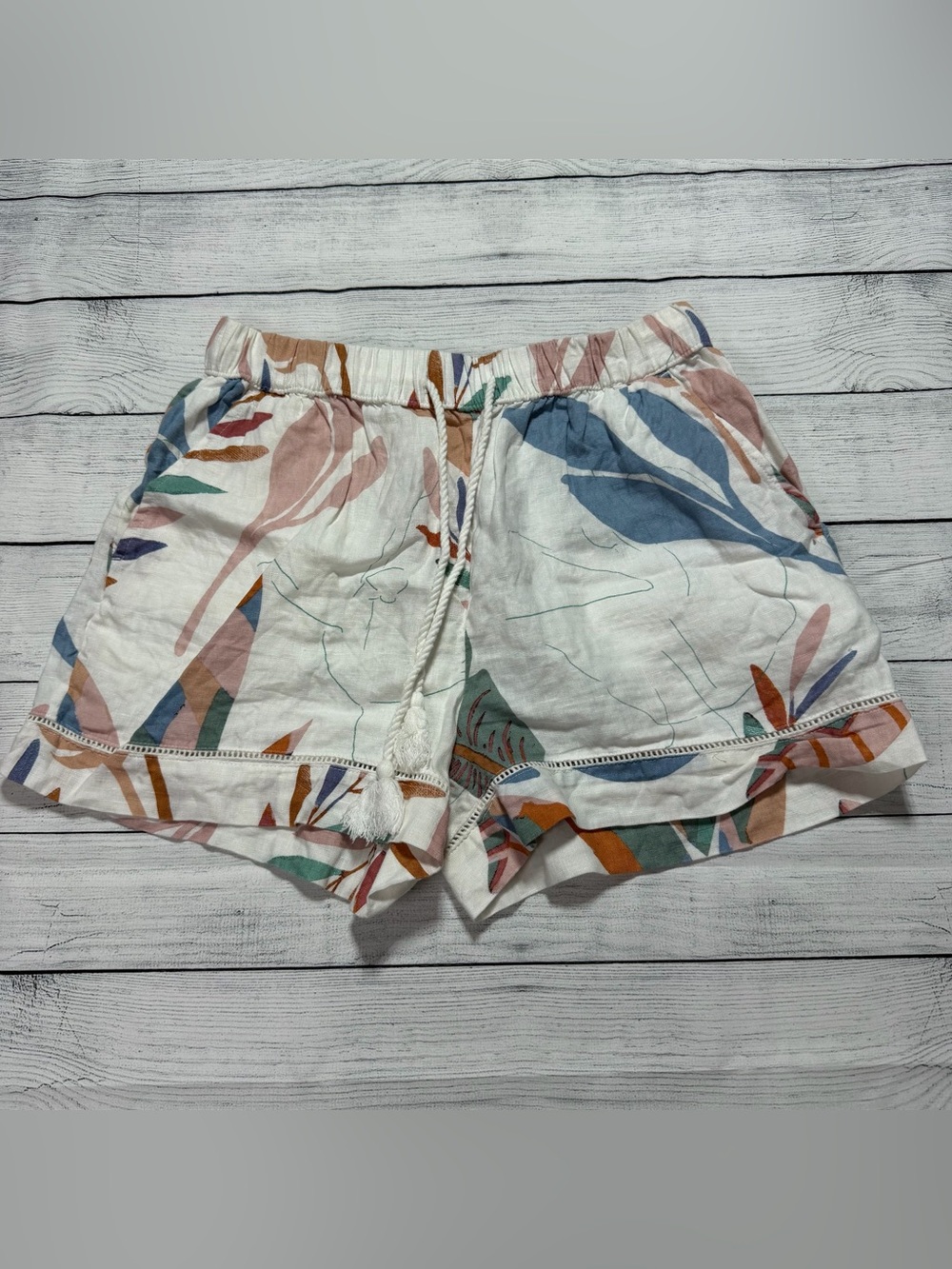 Cynthia Rowley 100% Linen Shorts Sz Small
Comfy Summer Vacation